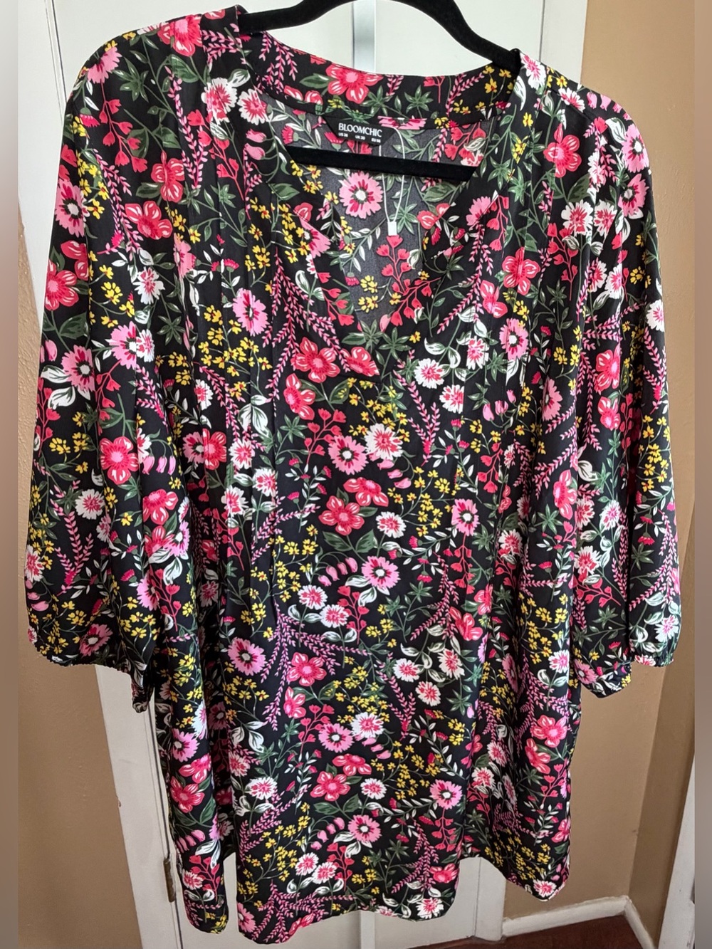 BloomChic Size 26 Black Pink Floral Pleated V Neck Blouse Plus Size